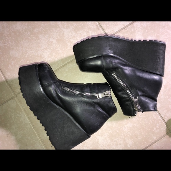 SOLD 🖤 UNIF Daria Boots - Picture 5 of 7